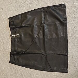 Fault Leather Skirt Size Large NIP